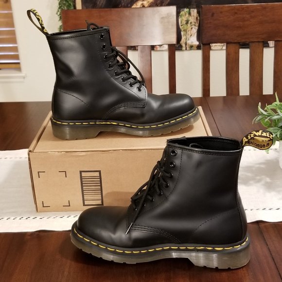 Dr. Martens Shoes - Dr. Martens 1460 SMOOTH LEATHER LACE UP BOOTS